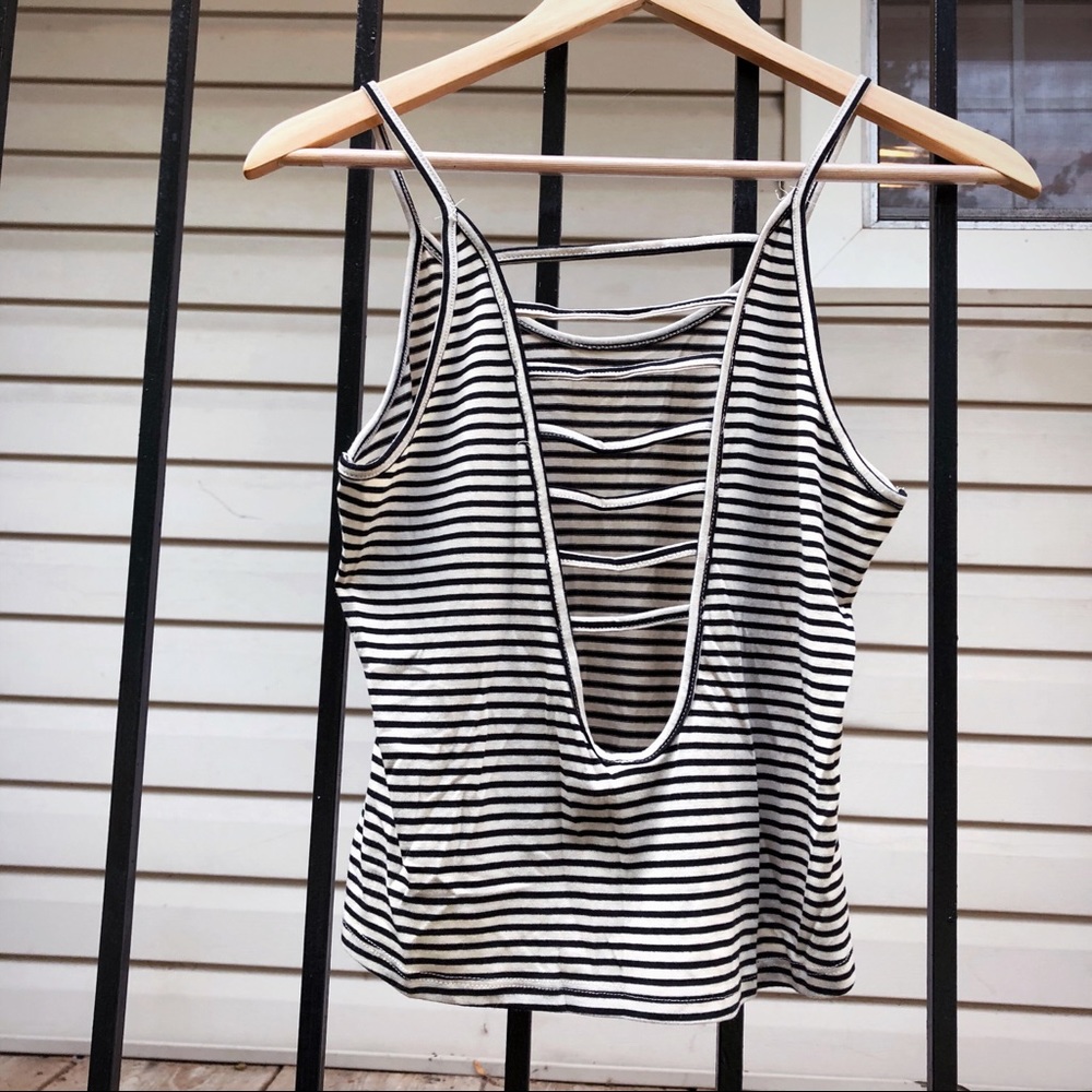 ♡ Open Back Striped Crop ♡ - Picture 2 of 4